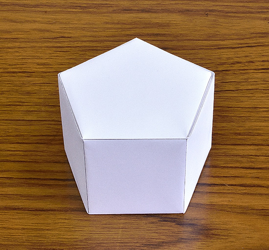 A4用紙で作る正五角柱折り紙の写真