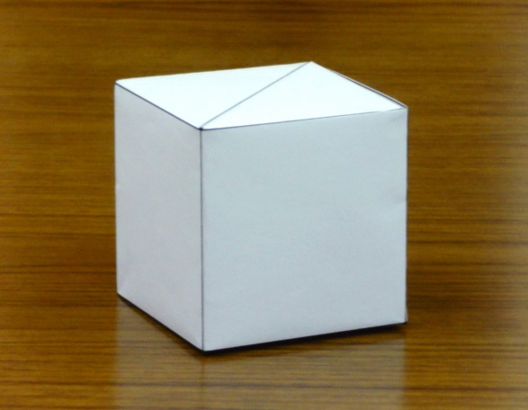 A4用紙で作る立方体折り紙の写真